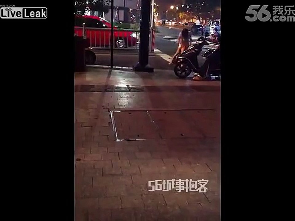 Hooker beats client on street