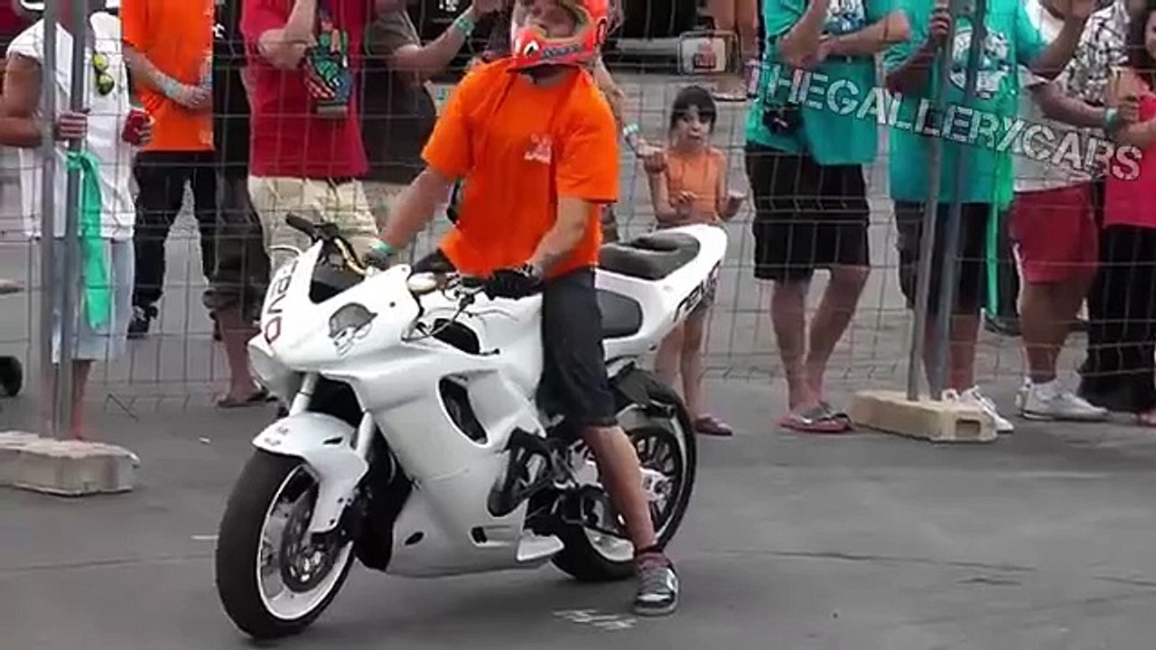 Bike Stunts Yamaha R6 and Honda CBR Burnouts,Drifts & wheelies - Playit.pk