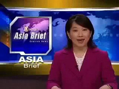 Elephants throw roasted soybeans Best Wild Animal Videos