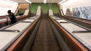 Wooden escalator Maastunnel Rotterdam - Houten roltrap