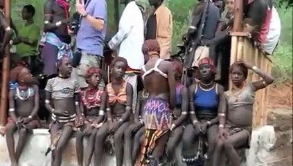 Hamer tribe Dancing and bull jumpat turmi market