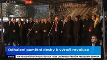Miloš Zeman se snaží mluvit k demonstrujícímu publiku