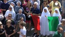 Papa Francesco: ogni parrocchia accolga una famiglia di migranti