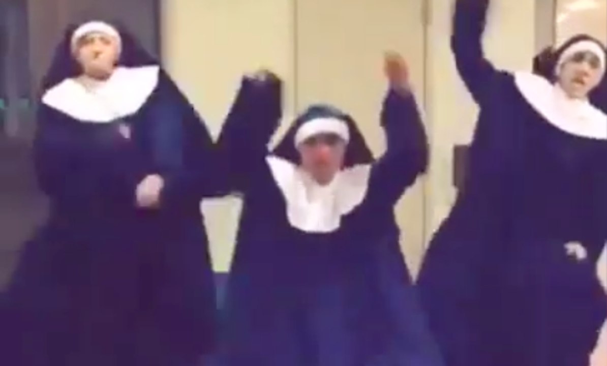 Des bonnes soeurs dansent sur le tube de l'été !