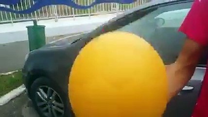 السفارة الأمريكية تهدي تونس 6000 كورة بلاستيكية !!! هذا هو قدر #حكومة_الكفاءات عند الأمريكان لا أكثر و لا أقلّ.