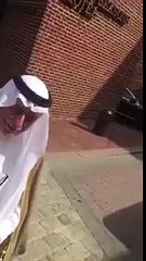 يقول للوزير للعساف عندك الدراهم قال دراهم الدوله قال ابي سلف قال رح لبنك التسليف
