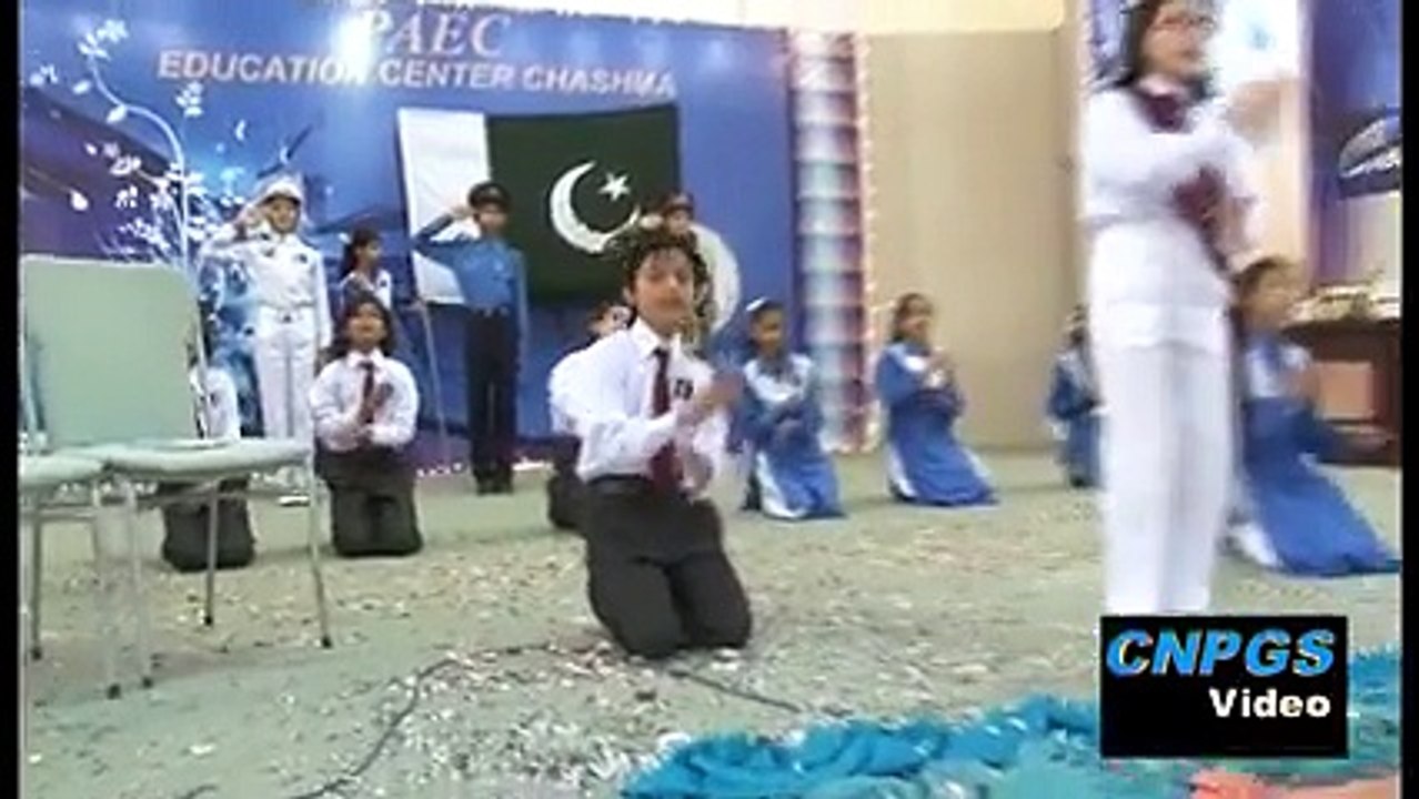 pakistani little school students best perfomans.. bara dushman bana phirta hai jo bacho say darta hai