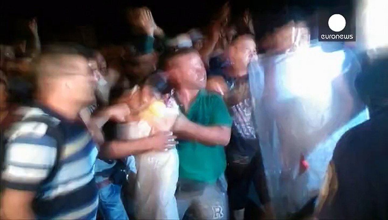 Χάος με χιλιάδες «εγκλωβισμένους» μετανάστες στη Μυτιλήνη