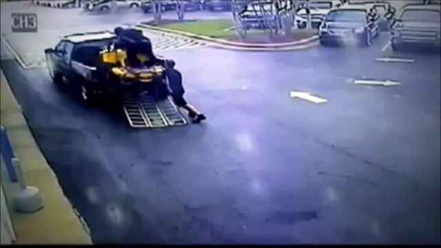 Chargement d'un Quad sur un camion : gros FAIL