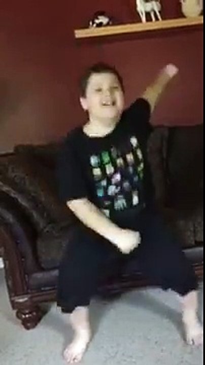 Funny kid dancing to Peanut Butter Jelly song