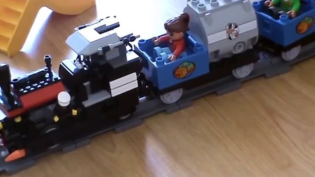 [MOC]-Lego-Technic-RC-Locomotive-driving-on-D