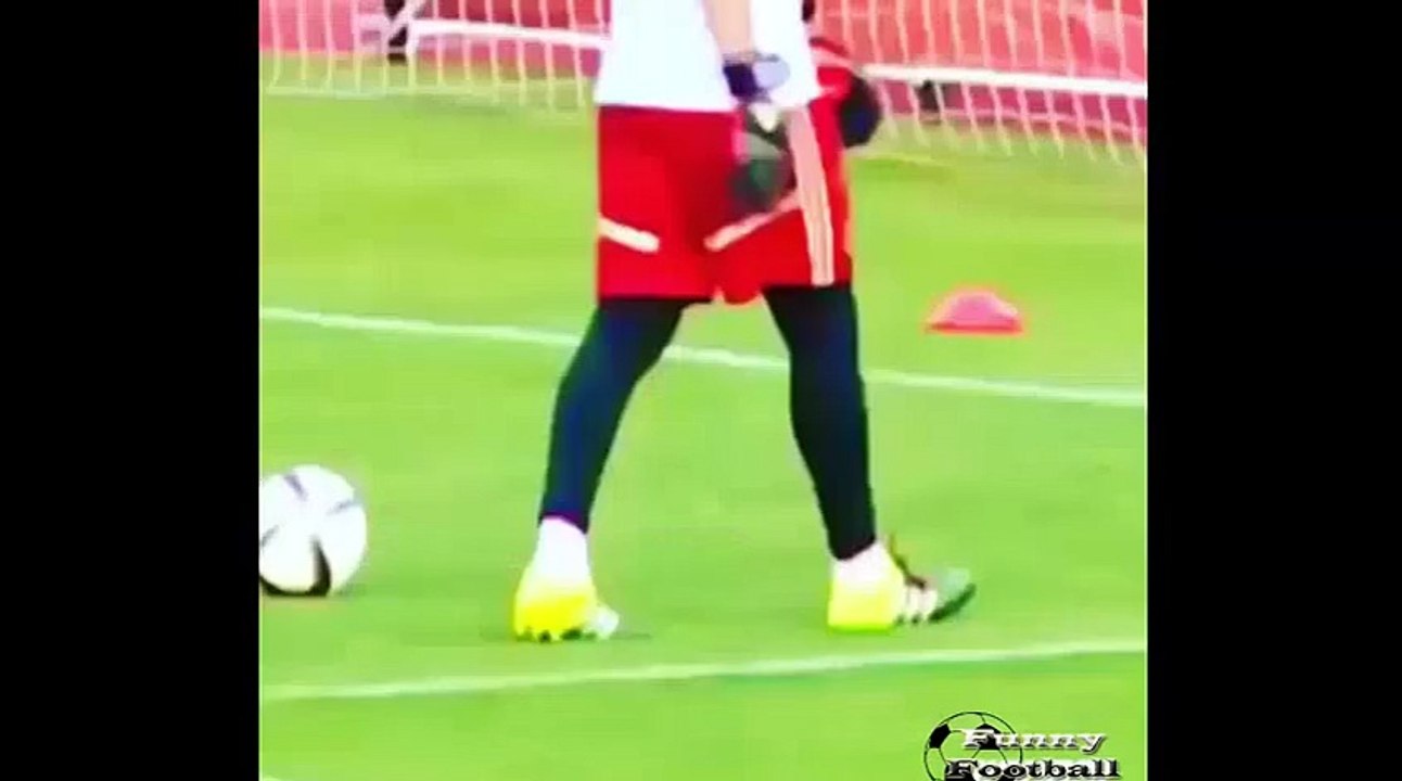 David DeGea's cheeky nutmeg vs  Iker Casillas
