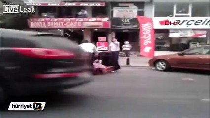 Shoplifter woman caught by storeowner takes off her clothes and walks away naked