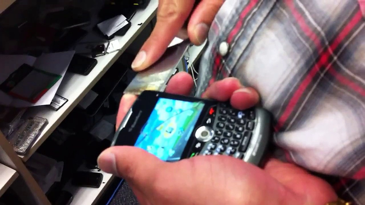 How to Replace Cacked Screen from Blackberry Curve 8300 8330 - Cyberion Cell Phone Repairs (Part 1)