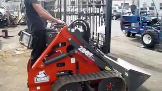 i 93 Thomas 25GT Mini Skid Steer Compact Tractor Loader