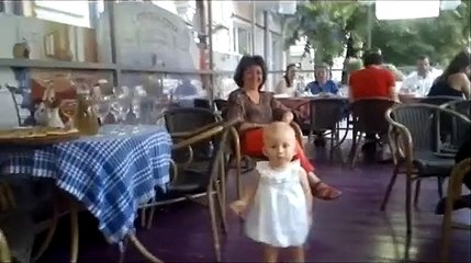 Соня (1 год) танцует - Baby dancing