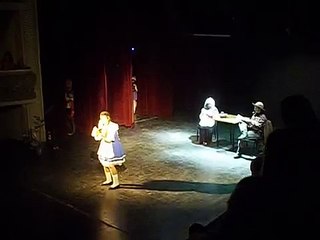 MAGO DE OZ TEATRO ROMA; protagonista Lucía Luján (Dorothy)