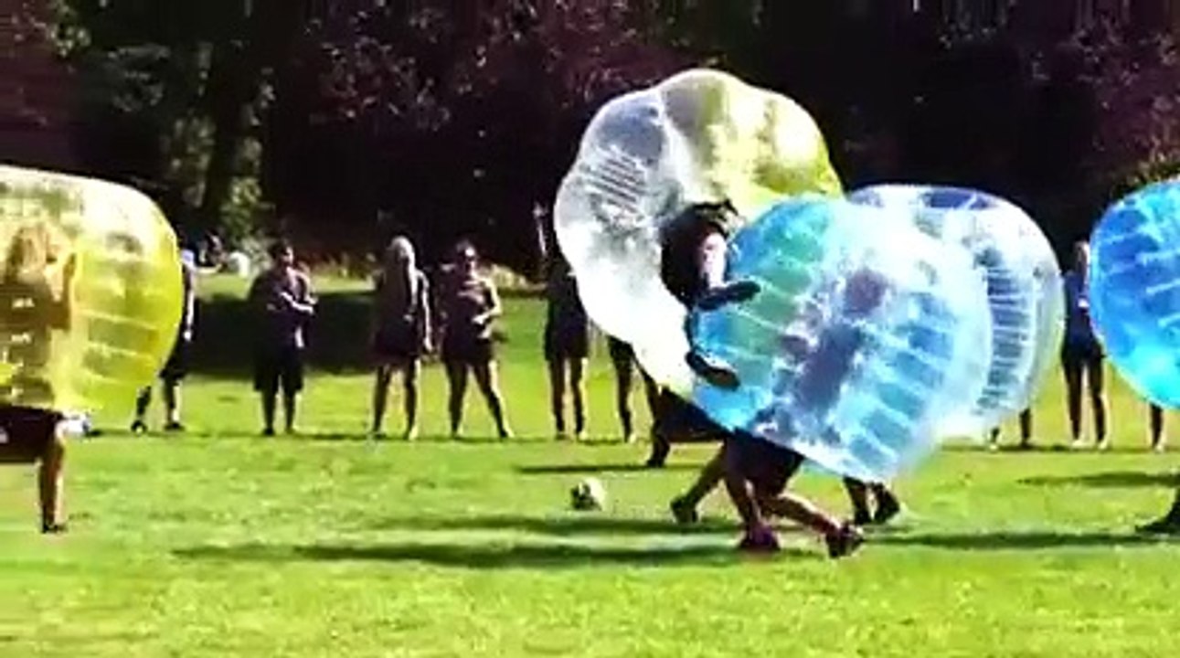 PEOPLE ARE AWESOME (Football / Soccer Edition)