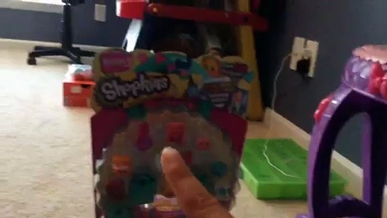 Shopkins Macca Roon Hunt