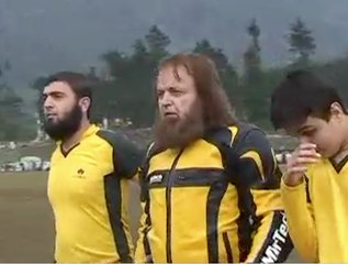 Famous Pakistani Stunt man Sultan Golden has claimed that he has broke the record of American Rod Demi in reverse
