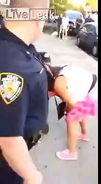 Guy resist arrest in new york putting him self in big trouble