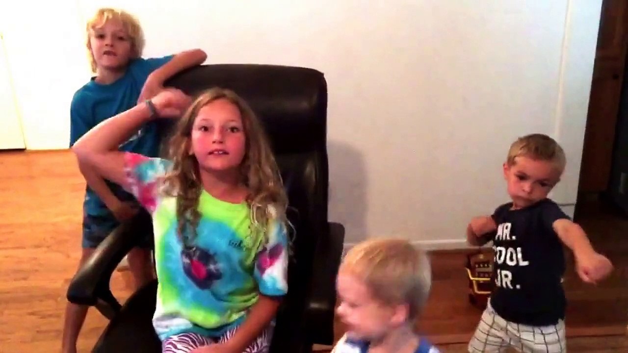 Kids singing Rachel platten fight song