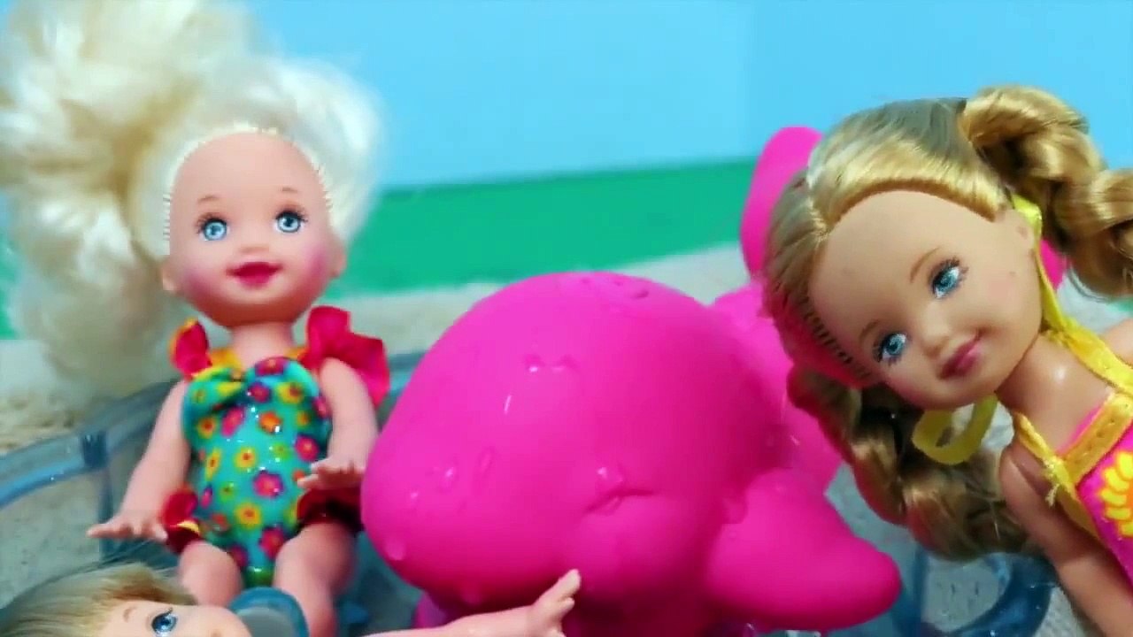 Frozen Elsa and Kids at Barbie Kelly Alex Doll Whale Pool Vintage 1990s Playset DisneyCarToys