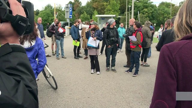 Austrian 'humanitarian convoy' heads to Hungary