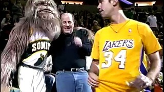Drunk Lakers fan gets served! Kobe who?