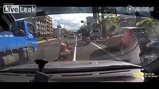 Woman goes panic when being scammed by biker