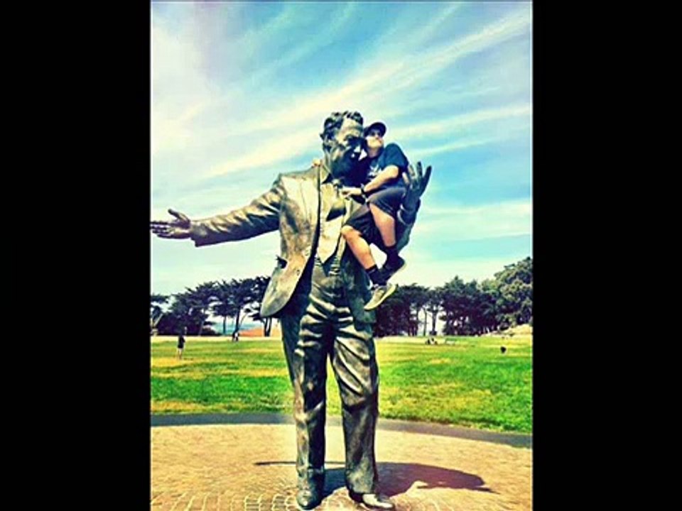 30 People Who Saw a Statue and Knew They Needed an Epic Photo