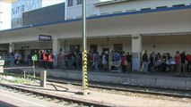 لاجئون سوريون يصلون إلى محطة القطار المركزية في فيينا