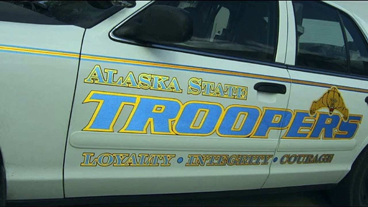 SU150906 000 Alaska Woman Steals Police Car With Husband Handcuffed in Back