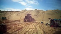 تلال الرمال من الحفر فى قناة السويس الجديدة يناير2015