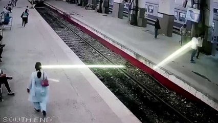 Hindistan'da Gara Girerken Şaha Kalkan Tren