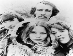 THE MAMAS & THE PAPAS - CALIFORNIA DREAMIN' - LIVE VERSION