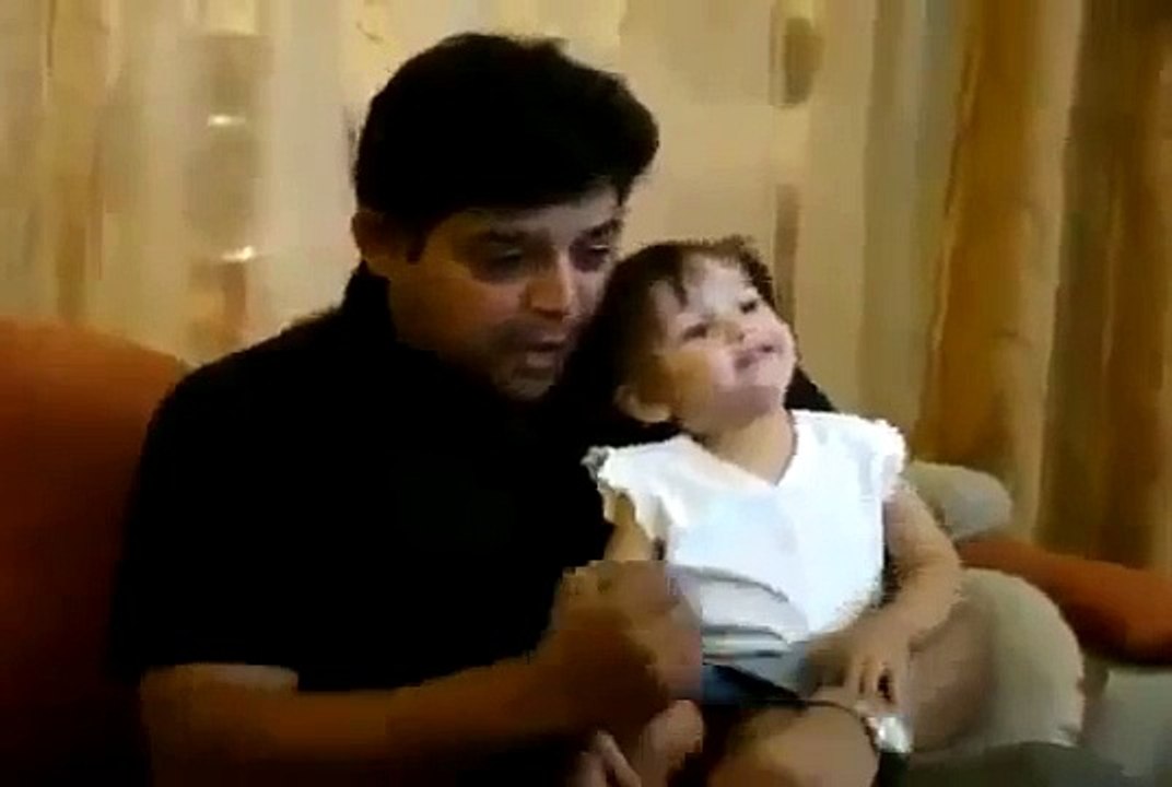 Pakistani Funny Clips cute girl with a funny talent.mp4