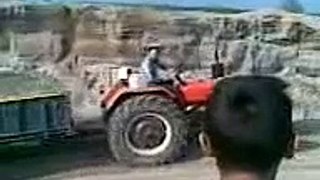 tractor 5911 pulls trali