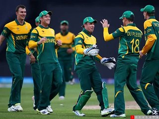 Funniest cricket video of all time, Mark Richardson cramping in a test match, hilarious!