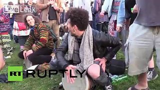 UK: Stonehenge draws druids and hippies to ancient solstice ceremony