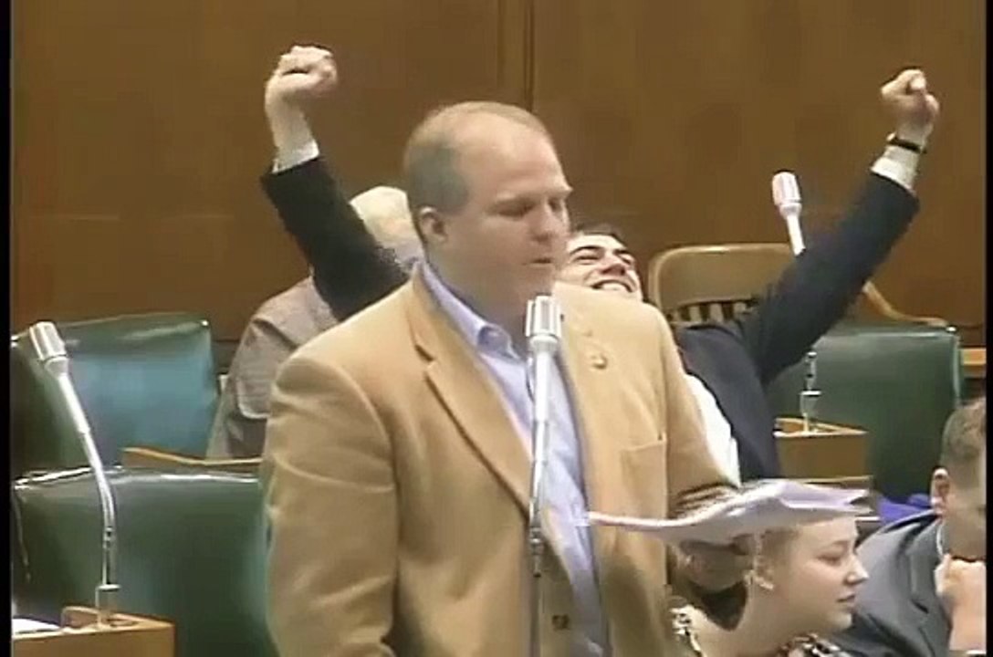 A bipartisan group of legislators won't give up on Oregon