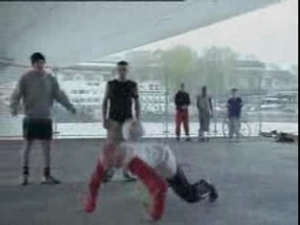 FOOT - Ronaldinho freestyle (Nike)