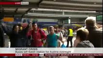 'Welcome to Germany' - People applaud and greet migrants with gifts as they arrive in Munich - Germans open their hearts