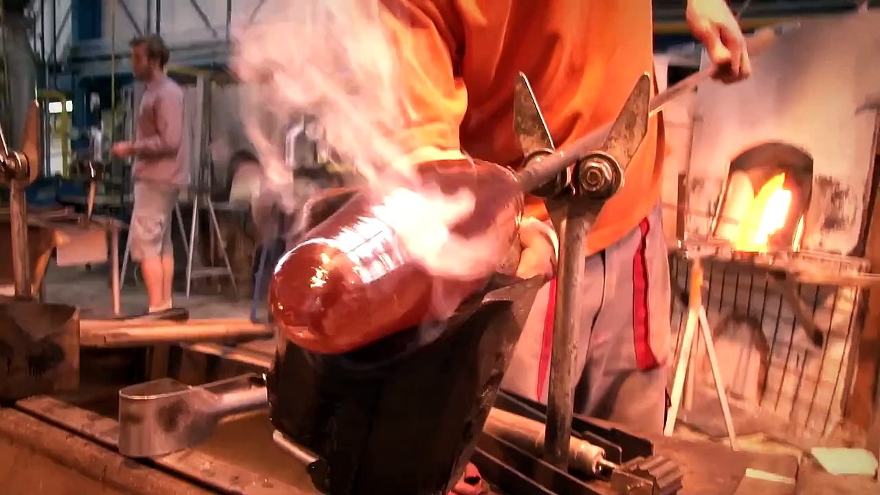 Glass blowing - making Dragon