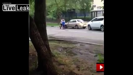 Child rescued from his father beating during a road altercation in Moscow