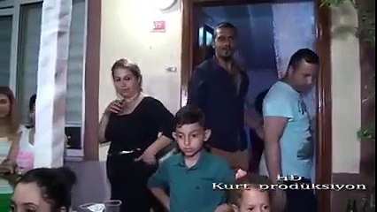 Kalçalar ayrı kız ayrı oynuyor resmen