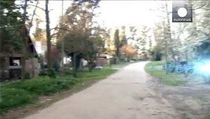 Аргентинець роками тримав дружину і сина у клітці