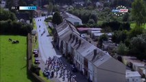 Grand Prix de Fourmies : Un spectateur enlève un vélo de la route