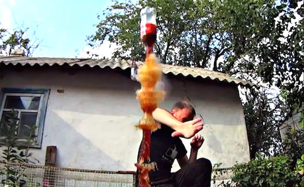 Mélanger du gaz butane et du coca cola, ça fait BOUM !