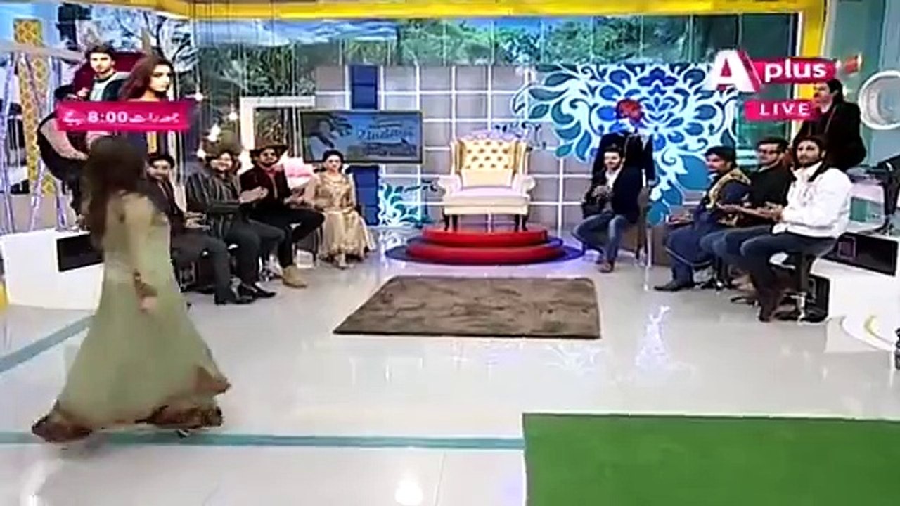 Filmstar Laila Doing Cheap Dance On Her Namesake Song On Noor's Live Morning Show